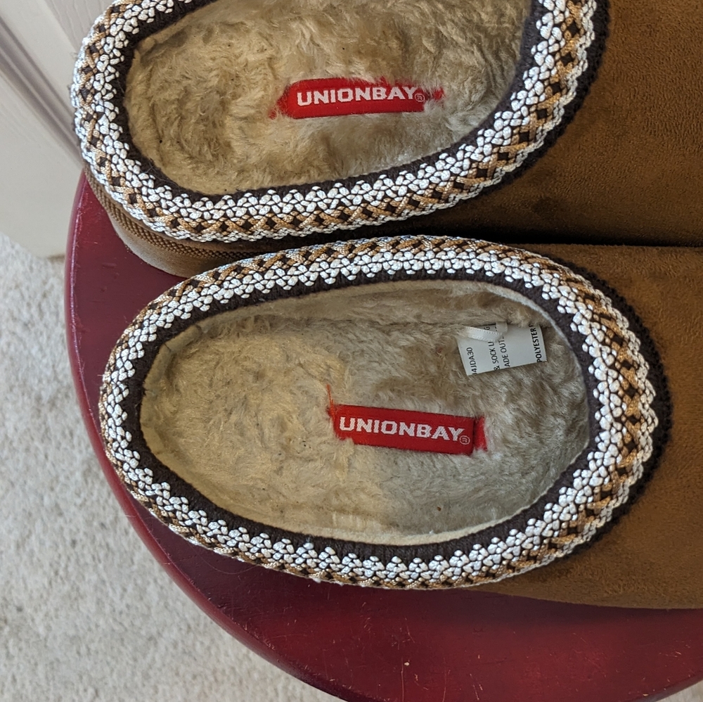 Slippers - Picture 3 of 9